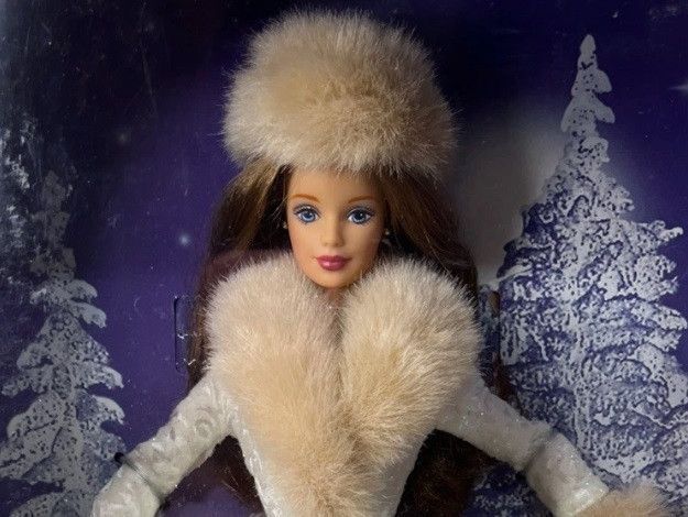 Колекційна лялька Барбі Зимовий вечір 1998 Брюнетка &mdash; Barbie Winter Evening (19220) 19220 фото