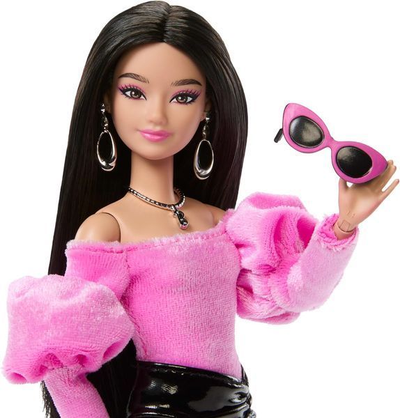 Кукла Barbie Deluxe Style #13 в бархатном топе и виниловой юбке в стиле Барбикор (JJN76) JJN76 фото