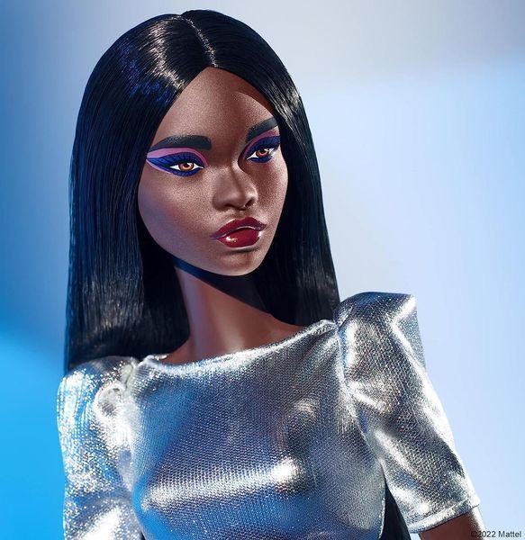 Коллекционная кукла Barbie Looks #10 &mdash; Высокая темнокожая с длинными волосами (HBX93) HBX93 фото