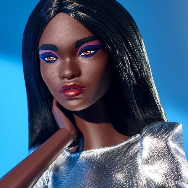 Коллекционная кукла Barbie Looks #10 &mdash; Высокая темнокожая с длинными волосами (HBX93) HBX93 фото